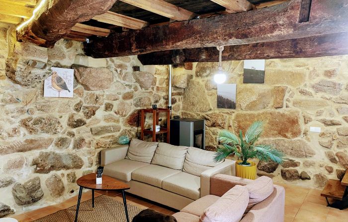 Charming Tourém Retreat 3 Bedroom House with Stunning Views