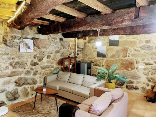 Charming Tourém Retreat 3 Bedroom House with Stunning Views - Homestays