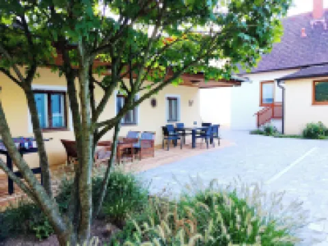 Ferienzimmer Reinisch in Tattendorf Hotels in 