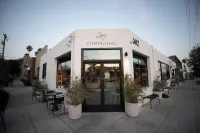 Steps to Beach & Shops - King Suite - Private Patio & Grill + Parking