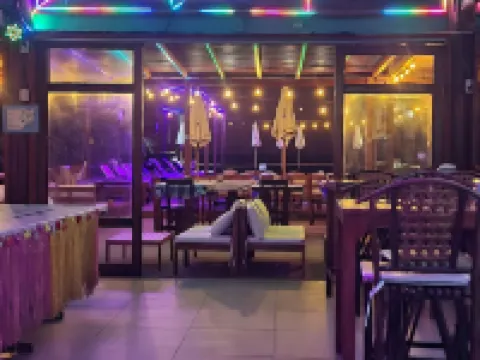 The Point Mancora - Beach Party Hostel Hoteles en Máncora