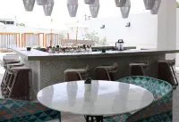 Bali Hotel Adults Only Isla Verde, a Trademark by Wyndham - bar
