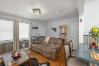 Country Styling - Large TVs, 2 Queens, Located in Town, Nintendo, EV