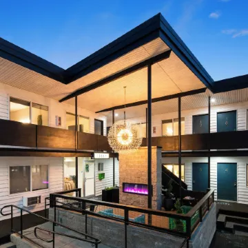 Hotel McCoy - Art, Coffee, Beer, Wine