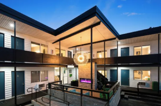 Hotel McCoy - Art, Coffee, Beer, Wine Hotels in 