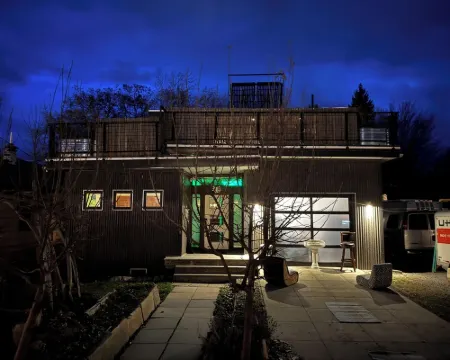 Perfect location! Downtown Beach & Ski Pad w/hot tub in the heart of Sandpoint. Hotels in Sandpoint