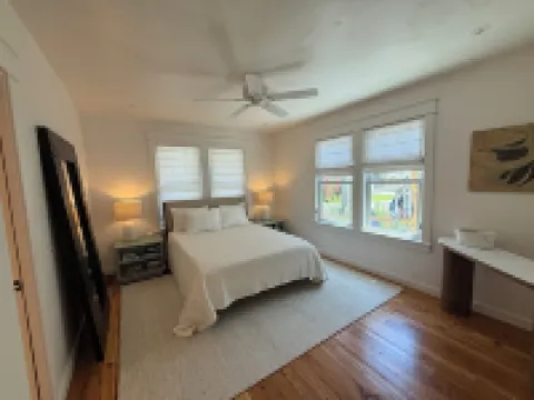 Historic Beach Cottage / Steps to Beach & Dining