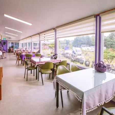 Jeongeup Starlight Garden Отели рядом с достопримечательностью «Общественный стадион в Чонгыпе»