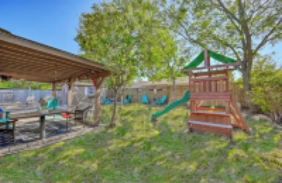 Kerrville Hidden Gem with Firepit and Grill - Great Location