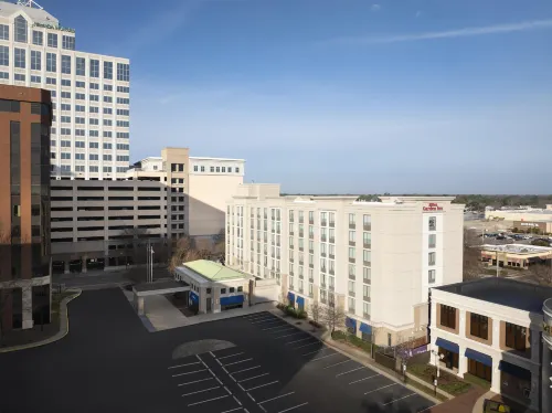 Hilton Garden Inn Virginia Beach Town Center - Barer