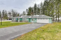 Rural Byron Retreat w/ Scenic Surroundings + Yard! - Wifi