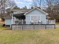 Anchors Away-Enjoy our 3bedroom/3bath home on the lake!