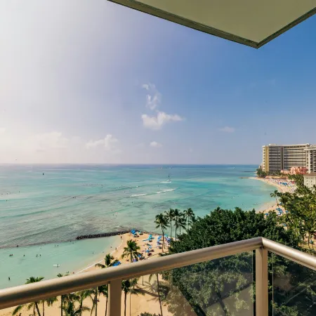 Waikiki Circle Hotel by Castle