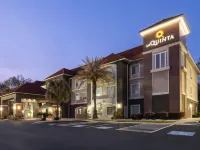 La Quinta Inn & Suites by Wyndham Savannah Airport - Pooler Hotels in Pooler