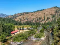 SouthFork Lodge Hotels in Lowman
