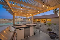 Casa Selecta - Pool, Hot Tub & Desert Skies 4 Bedroom Home