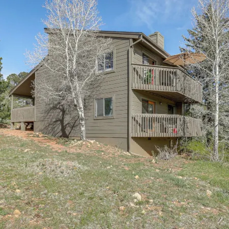 Walk to Golf and Trails! Aspen House in Flagstaff