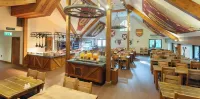 Warwick Castle Hotel & Knight's Village - breakfast