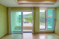 Goesan Banseok Pension (Hwayang Valley)
