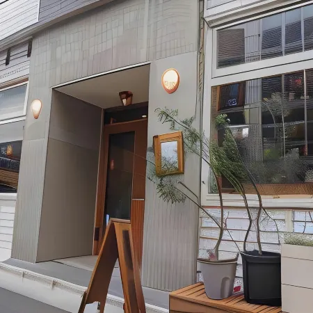 almond hostel & cafe Shibuya Отели рядом с достопримечательностью «Железнодорожная станция Симо-Китадзава»
