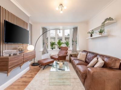 Charming 3-Bedroom Wolverhampton Home with Private Hot Tub