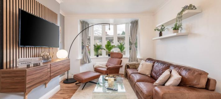Charming 3-Bedroom Wolverhampton Home with Private Hot Tub ウルバーハンプトンのホテル