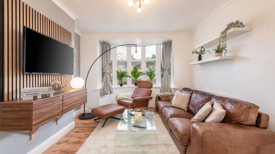 Charming 3-Bedroom Wolverhampton Home with Private Hot Tub