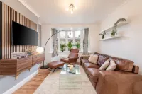 Charming 3-Bedroom Wolverhampton Home with Private Hot Tub