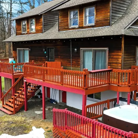 Catskill Chalet by Avantstay Sleeps 18 Hot Tub + Firepit + Media Room Mins to Hunter Mtn