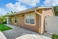 2 Mi to Public Pool! Cozy Naples Cottage w/ Patio - Homestays