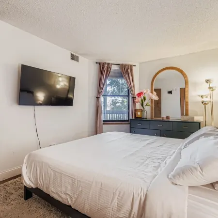 Frisco Hotspot - Hot Tub & More, Sleeps 4