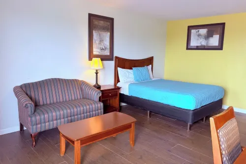 Champions Inn - 2-Star