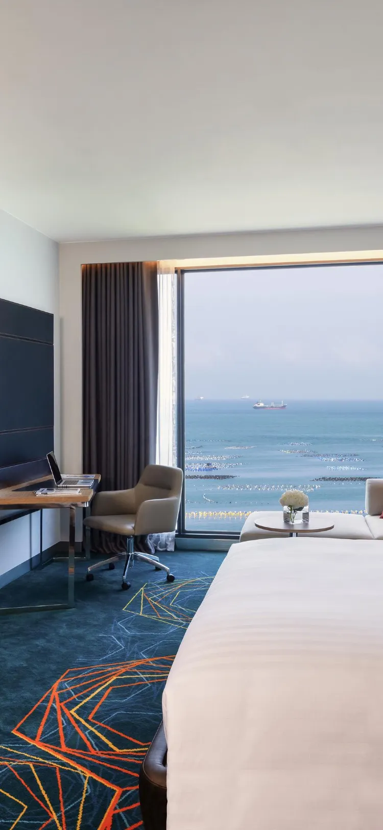 ห้องพรีเมียร์ดีลักซ์ สิทธิ์เข้าใช้บริการเลานจ์ วิวทะเล เตียงคิงไซส์หนึ่งเตียง
