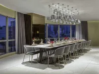 Novotel Suites Manila at Acqua - Pysäköinti