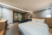 Paju Hills Hotel - parking