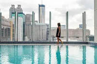 JW Marriott Atlanta Downtown - สระว่ายน้ำบนดาดฟ้า
