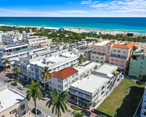 Chesterfield Hotel & Suites Hotels near Versace Mansion