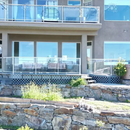 Legal Lakeview 2-bed 2-bath Entire Suite