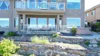 Legal Lakeview 2-bed 2-bath Entire Suite - Bungalows