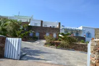 Villa Ioanna Blue- Vacation Houses for Rent 300 Metres by the Sea - موقف سيارات