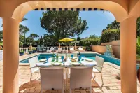 4 Bedrooms Private Pool Close to All Amenities - Villas