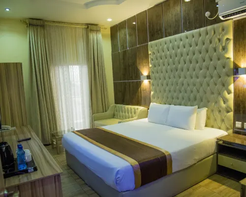 Bedouin Hotel & Suites فنادق في واري