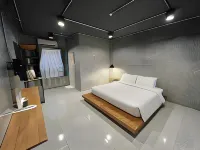 Loft Space Hotel - 2-Star