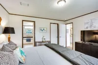 Kingston Home w/ on-Site Boat Parking 2 Mi to Lake - 3 estrellas