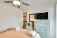 Across the Street from Ocean: Surfside Beach Condo - Wifi