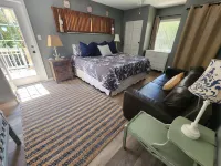 GULF ACCESS  home w/ dockage, private yard & 2 min walk to eat and stores! - 4-Star
