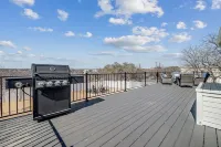 The Main Street House, in the Heart of Marble Falls - 4-Star