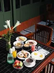 엘라이스 바이 아르토텔 - 조식 운영