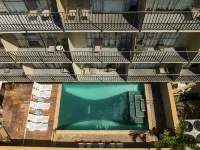 Ohia Waikiki Studio Suites - Rooftop Pools