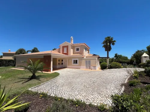Large Detached Three Bedroom Villa with Heated Infinity Pool and BBQ Area. - WiFi